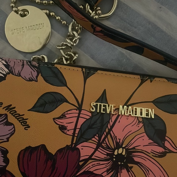 Steve Madden purse 9 inches wide, 8 inches deep opens up into three 60”strap - Picture 2 of 5